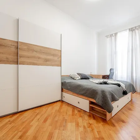 Mlynska 3 Centrum 150m2 דירה